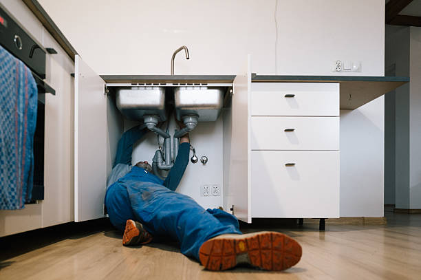 Professional Leak Detection technician working in Salesville, OH